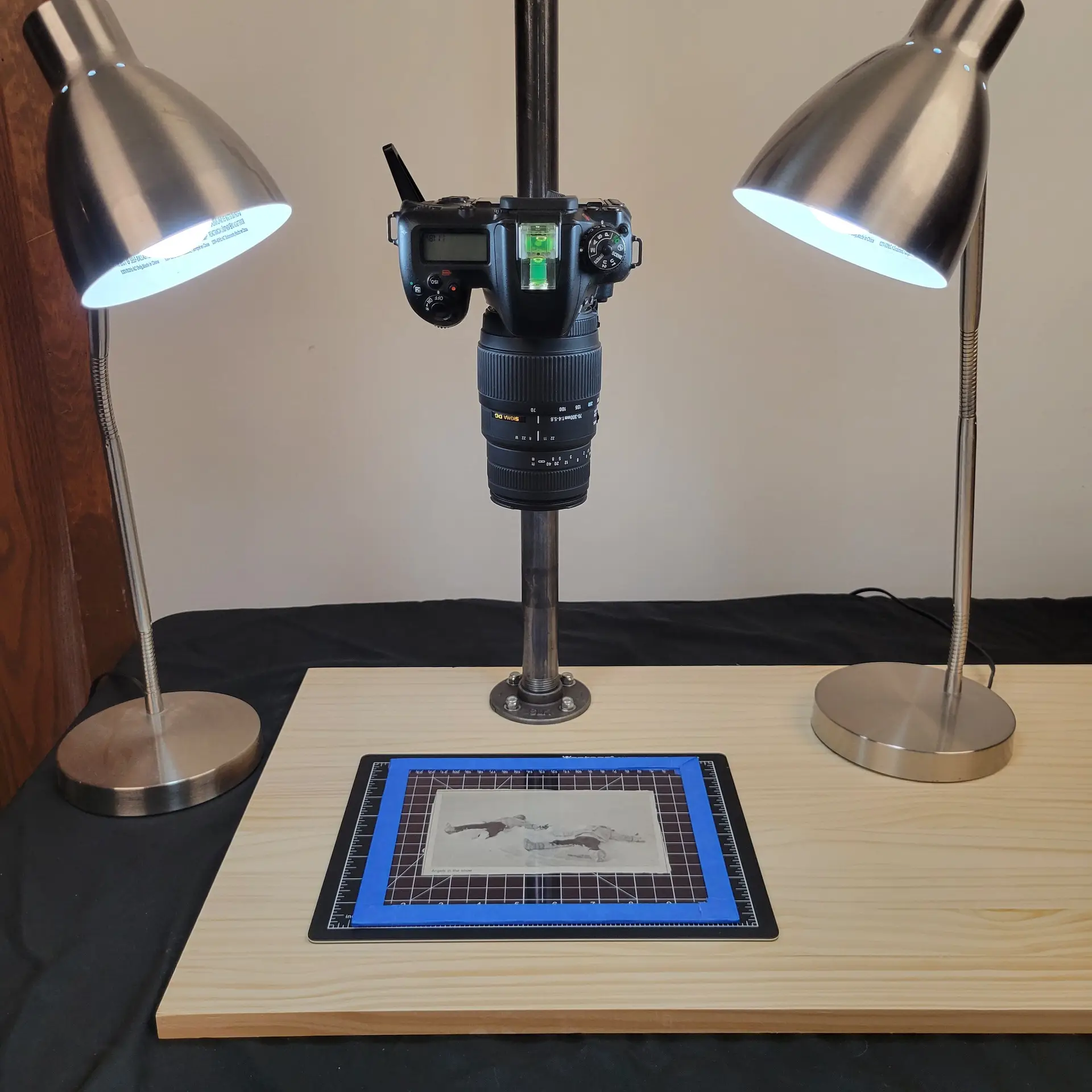 A self made camera photo scanner setup